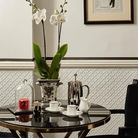 41 Hotel London Exterior photo A table at the St. Regis New York
